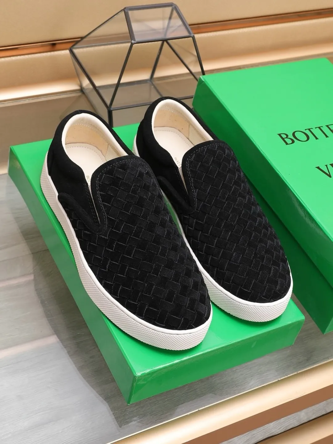 Men's men's shoes 💰Men's shoes 💰440💰🔥[BV] series of top purchasing agents 🔍Imported first-layer cowhide woven surface, cowhide foot pads lining environmentally friendly ♻️Does not fade, 💪Sole: Rubber combination original factory special original outsole ⚠Original and single goods 🔍🔍You can come in and out at will, welcome to compare ⚠Number of sizes: 38-44